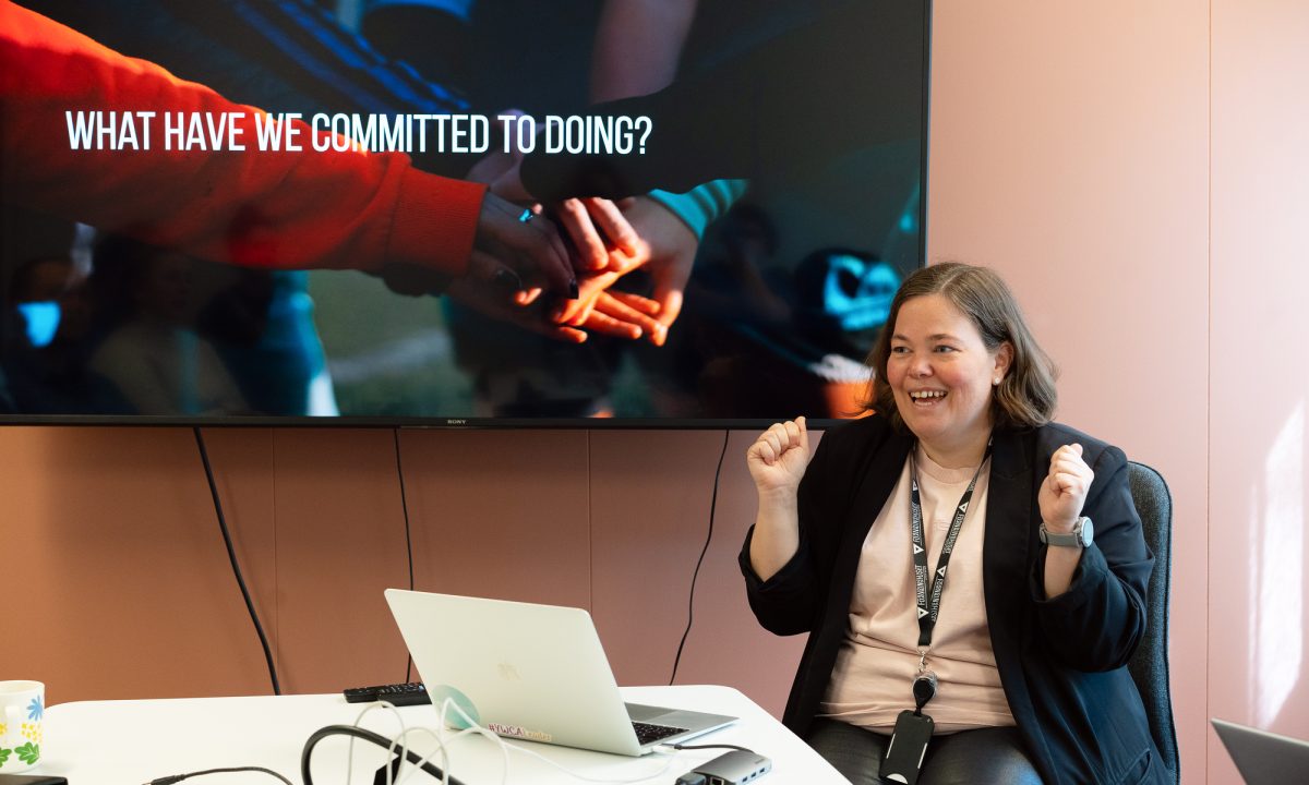 Ingrid Elise Sigmundstad työskentelee Norjan YMCA:llä ammattitaidon kehittämisen ja innovaatioiden johtaja Ingrid Elise Sigmundstad works as the Head of Professional Development and Innovation at YMCA Norway.