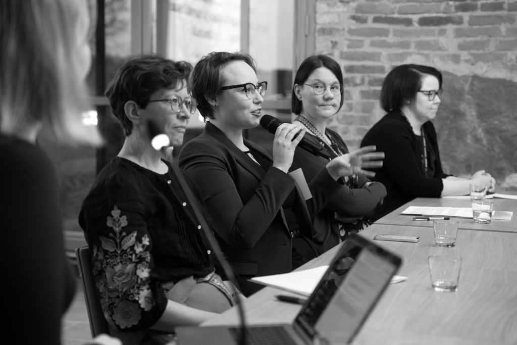 Julkaisutilaisuuden paneelikeskustelussa...