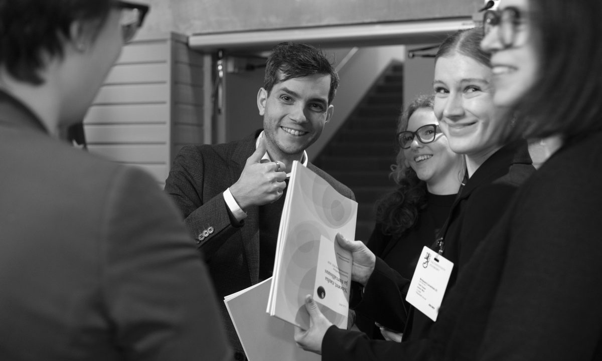 YMCA-GK-YPS-NAP-01122025-5-lores_2 Nyt julkaistu päivitetty Nuoret, rauha ja turvallisuus -toimintaohjelma perustuu nuorten kuulemisiin.