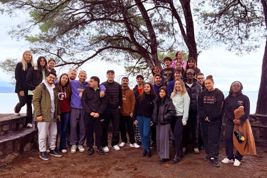 Kolmas työpaja kokoontui Chalkidin leirikeskuksen upeisiin maisemiin.
